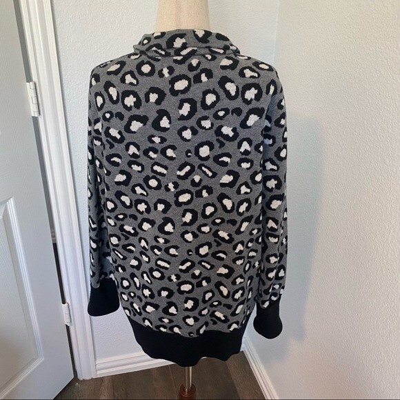 Rachel Zoe Black Silver Gray Animal Print Zip Front 2 Pocket Sweater Jacket M - Picture 6 of 14